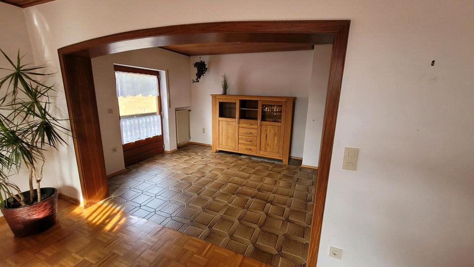 Etagenwohnung Bad Laasphe - 5 Zimmer, 130 m&sup2;, 700&euro; | Angebot:25221271