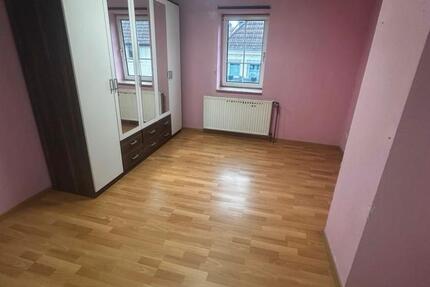 Haus Stadtallendorf - 4 Zimmer, 132 m&sup2;, 950&euro; | Angebot:25423884