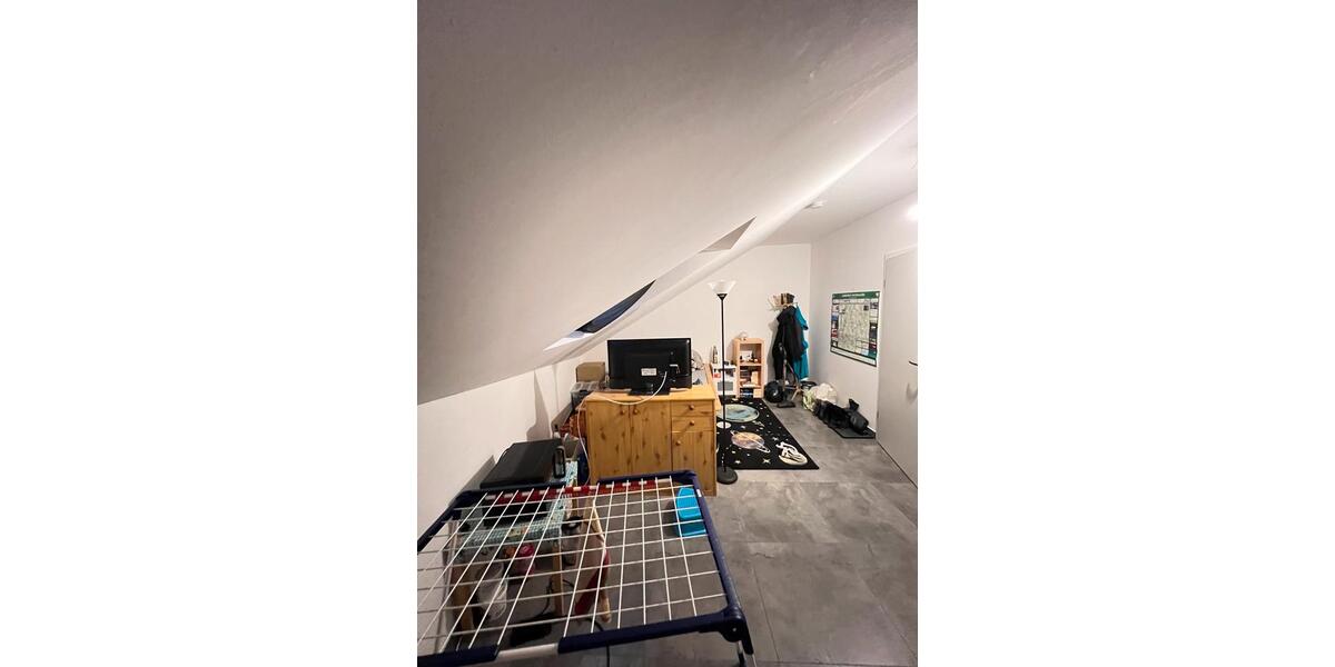 Dachgeschoßwohnung Gießen - 3 Zimmer, 105 m&sup2;, 520&euro; | Angebot:25752113