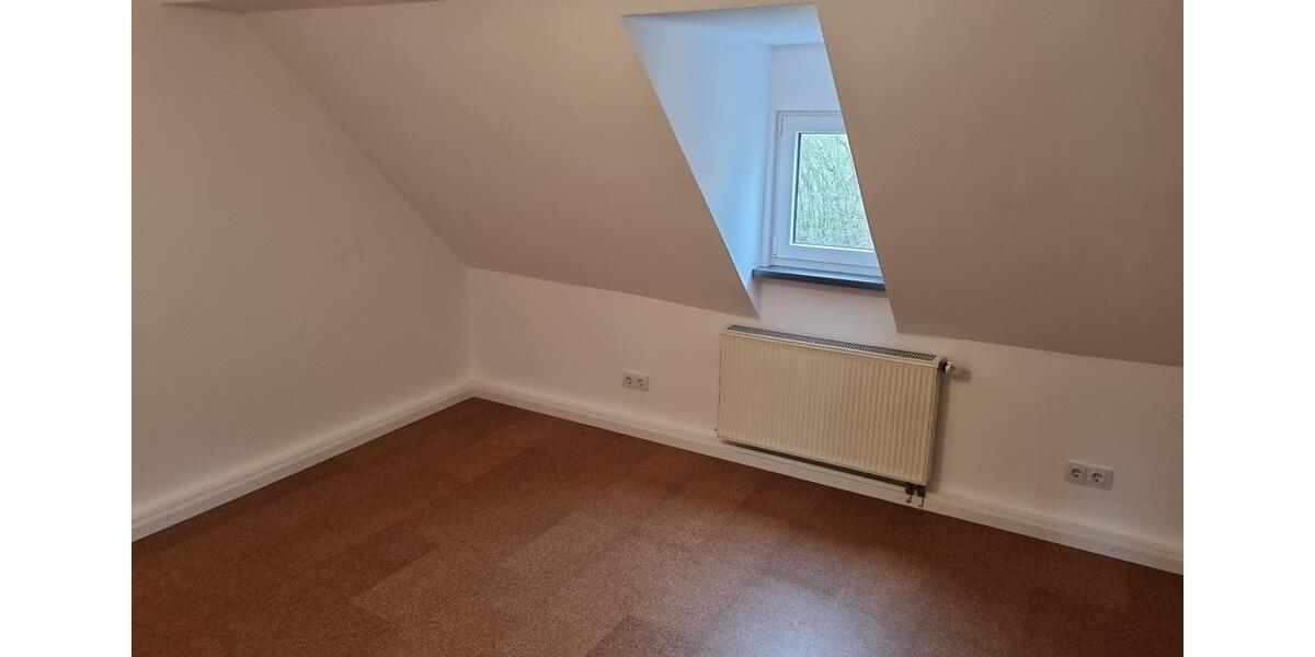 Dachgeschoßwohnung Angelburg - 3 Zimmer, 80 m&sup2;, 550&euro; | Angebot:25045898