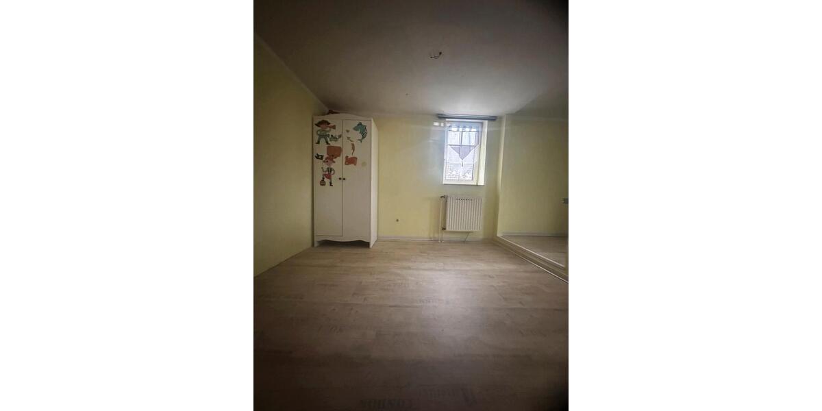 Einfamilienhaus Stadtallendorf - 4 Zimmer, 132 m&sup2;, 950&euro; | Angebot:25423884