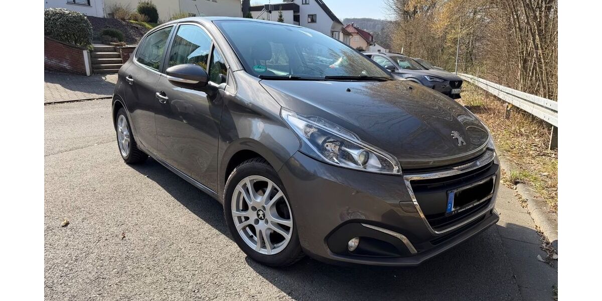 Peugeot 208 88.000 km 8.500 &euro; Marburg 35039