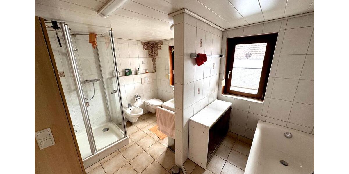 Mehrfamilienhaus, Wohnhaus Kirtorf - 10 Zimmer, 280 m&sup2;, 440.000&euro; | Angebot:26987344