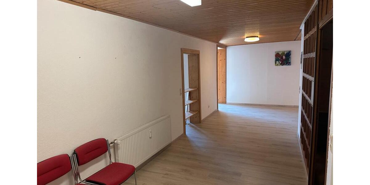 Erdgeschoßwohnung Hohenahr - 4 Zimmer, 130 m&sup2;, 1.200&euro; | Angebot:26002218