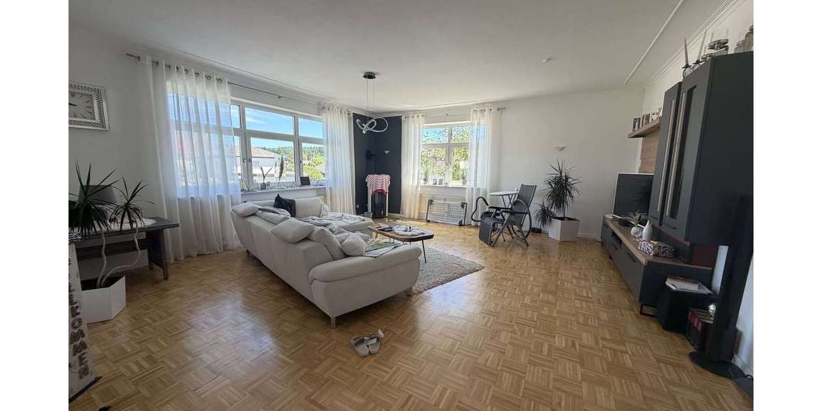 Etagenwohnung Gladenbach - 3 Zimmer, 140 m&sup2;, 1.000&euro; | Angebot:26775571