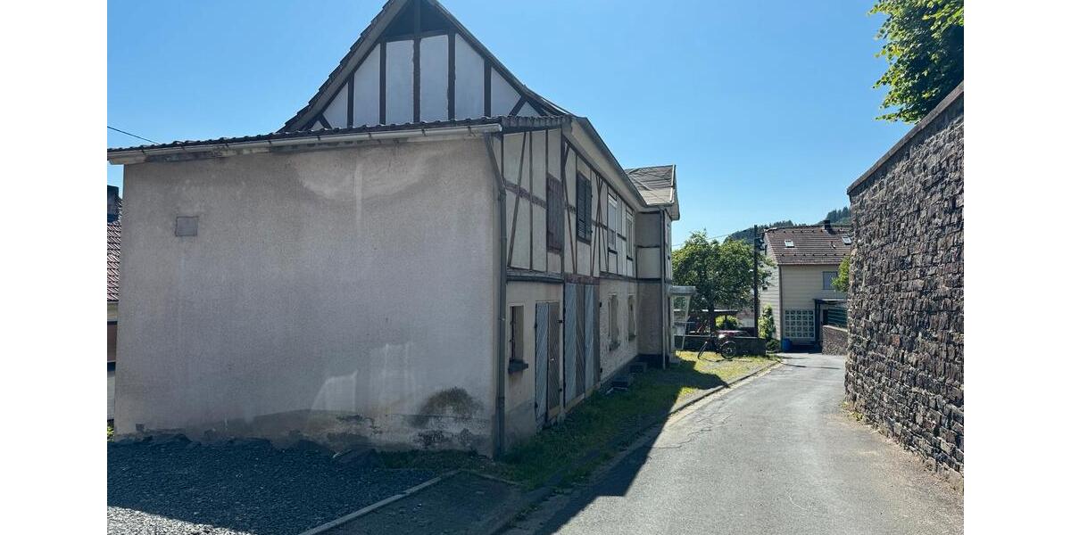 Einfamilienhaus Biedenkopf - 9 Zimmer, 151 m&sup2;, 105.000&euro; | Angebot:26891226