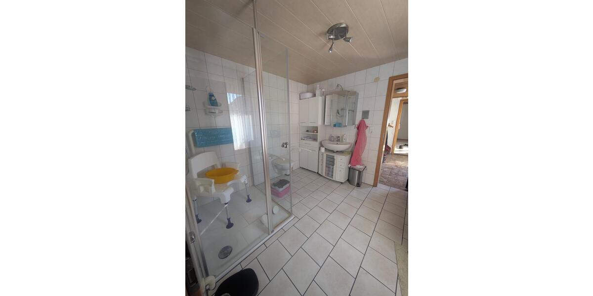 Einfamilienhaus Battenberg (Eder) - 5 Zimmer, 200 m&sup2;, 120.000&euro; | Angebot:26221855