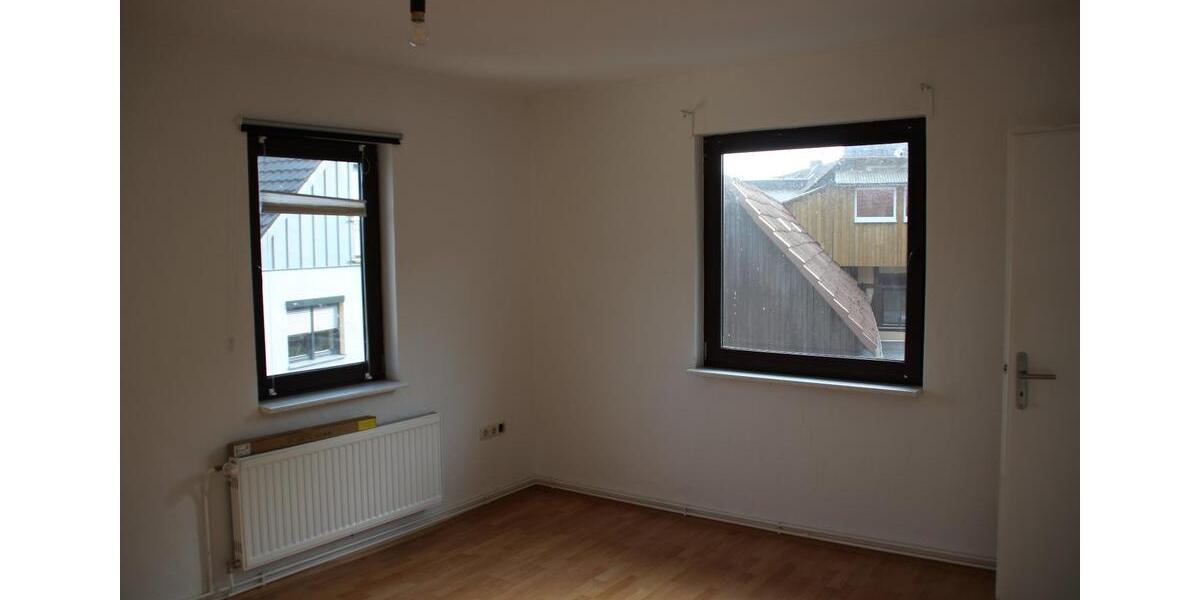 Mehrfamilienhaus, Wohnhaus Battenberg (Eder) - 7 Zimmer, 140 m&sup2;, 149.000&euro; | Angebot:25810354