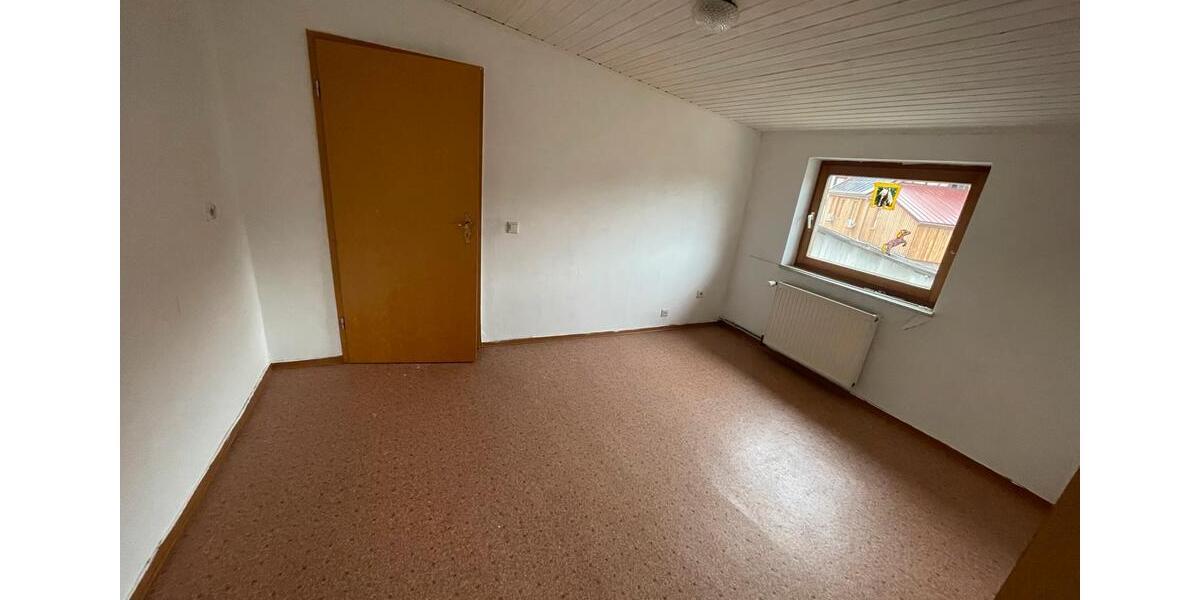 Etagenwohnung Antrifttal - 6 Zimmer, 146 m&sup2;, 800&euro; | Angebot:25885743