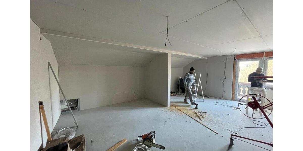 Dachgeschoßwohnung Stadtallendorf - 4 Zimmer, 120 m&sup2;, 1.250&euro; | Angebot:25868219