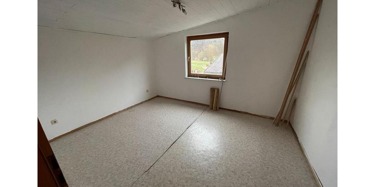 Etagenwohnung Antrifttal - 6 Zimmer, 146 m&sup2;, 800&euro; | Angebot:25885743