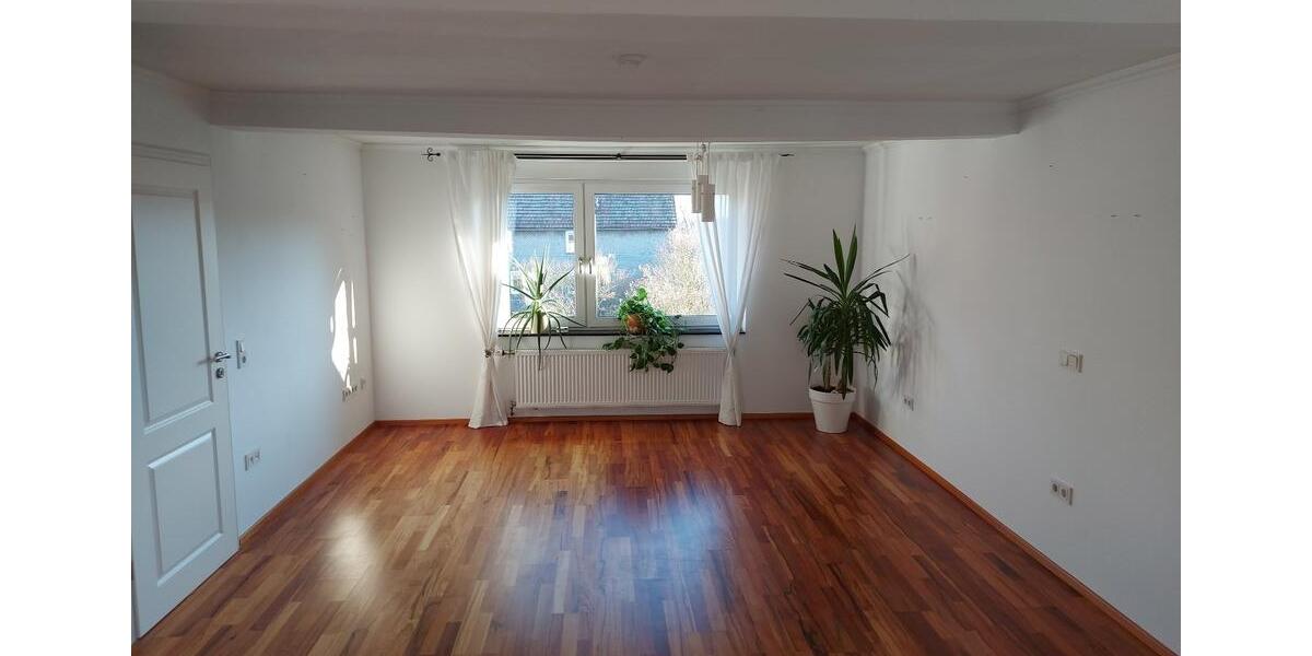 Etagenwohnung Münchhausen - 8 Zimmer, 130 m&sup2;, 1.150&euro; | Angebot:25701477