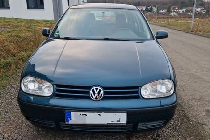 VW Golf 205.000 km 2.550 &euro; Mücke 35325