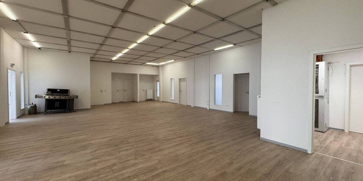 Gewerbeobjekt Kirchhain - 7 Zimmer, 341 m&sup2;, 3.000&euro; | Angebot:26092897