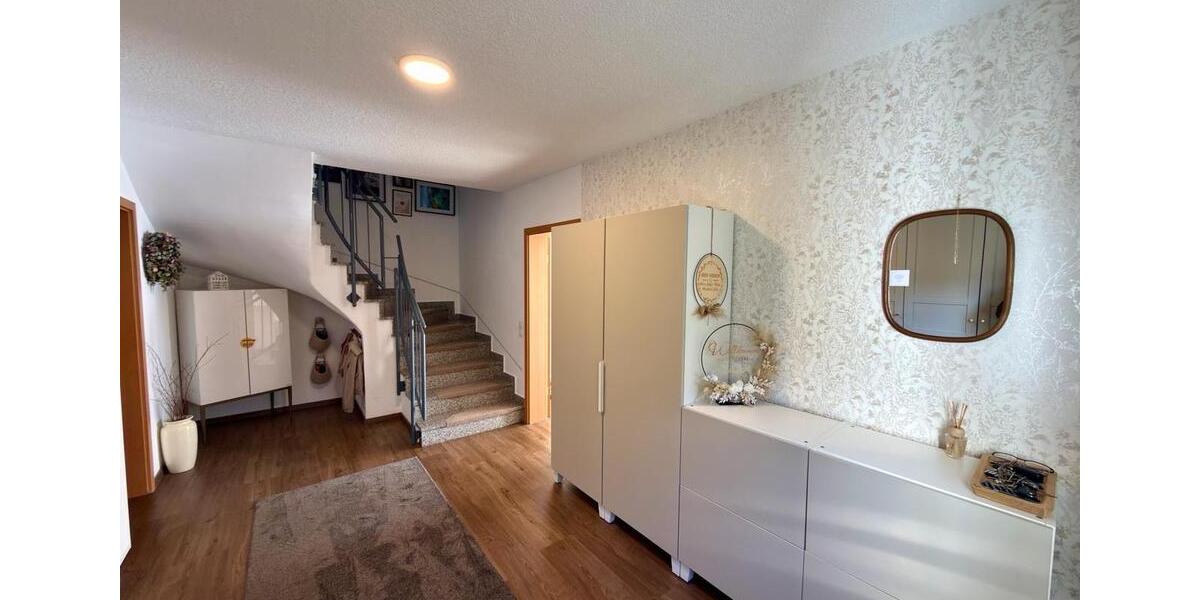 Doppelhaushälfte Bad Laasphe - 6 Zimmer, 140 m&sup2;, 280.000&euro; | Angebot:26790759