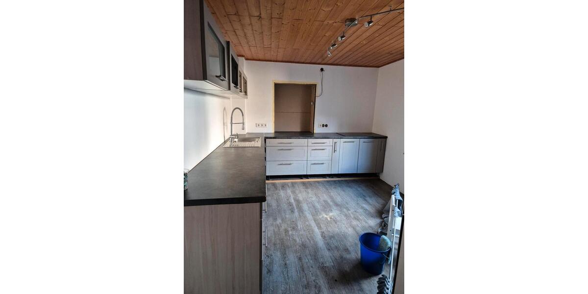Etagenwohnung Biedenkopf - 4 Zimmer, 130 m&sup2;, 130.000&euro; | Angebot:26982261