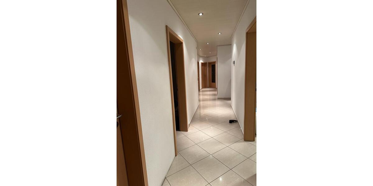 Etagenwohnung Steffenberg - 5 Zimmer, 112 m&sup2;, 1.500&euro; | Angebot:25764372