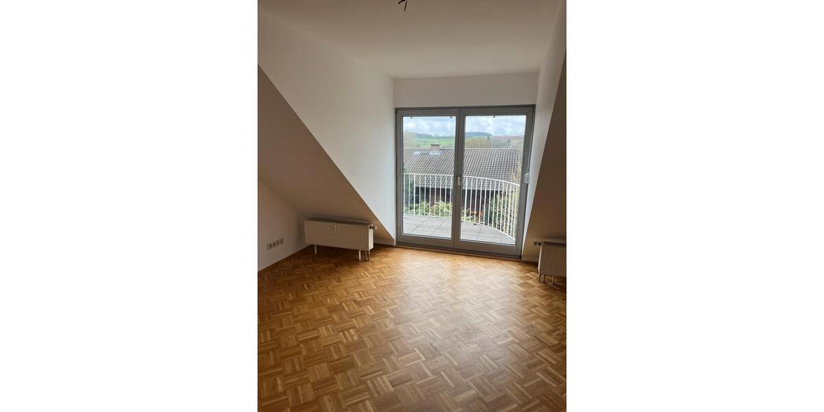 Dachgeschoßwohnung Mücke - 4 Zimmer, 75 m&sup2;, 800&euro; | Angebot:25656942
