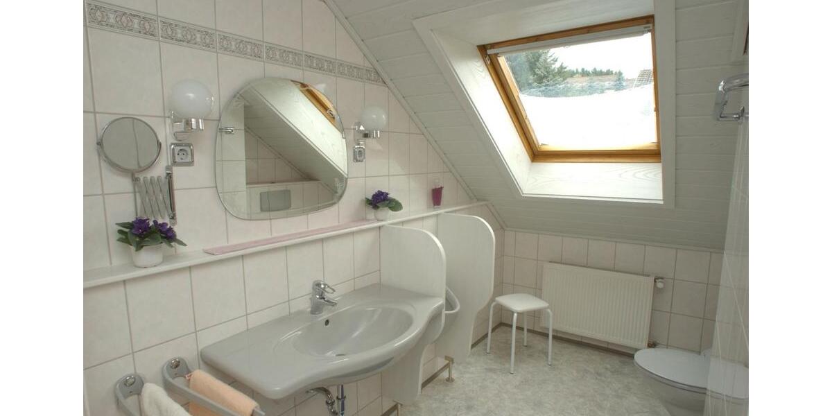 Einfamilienhaus Battenberg (Eder) - 8 Zimmer, 270 m&sup2;, 395.000&euro; | Angebot:26133952