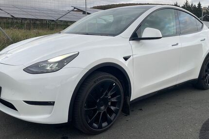 Tesla Model Y 68.000 km 32.500 &euro; lohra 35102