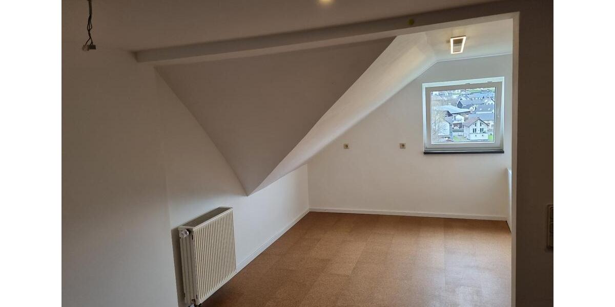 Dachgeschoßwohnung Angelburg - 3 Zimmer, 80 m&sup2;, 550&euro; | Angebot:25045898