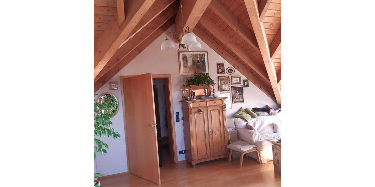 Dachgeschoßwohnung Wettenberg - 4 Zimmer, 104 m&sup2;, 1.090&euro; | Angebot:26563553
