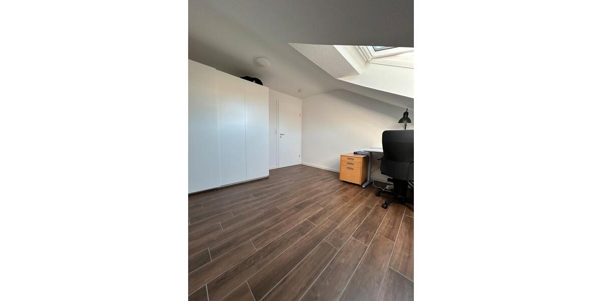 Dachgeschoßwohnung Gießen Schlangenzahl - 3 Zimmer, 70 m&sup2;, 814&euro; | Angebot:26010385