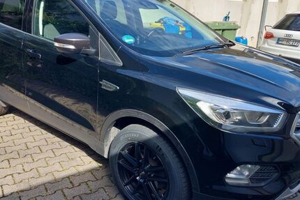 Ford Kuga 117.000 km 9.500 &euro; Heuchelheim 35452
