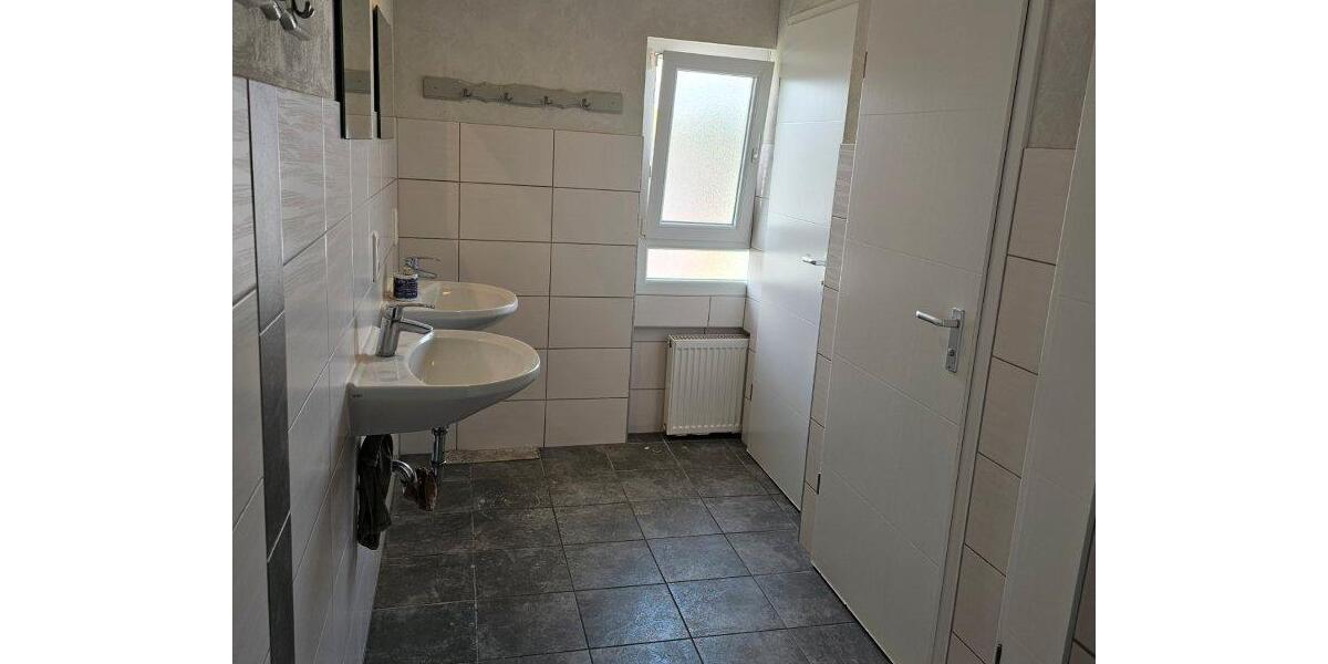 Einfamilienhaus Gemünden (Felda) - 9 Zimmer, 190 m&sup2;, 220.000&euro; | Angebot:26482276