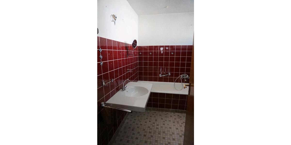 Einfamilienhaus Breidenbach - 7.5 Zimmer, 258 m&sup2;, 250.000&euro; | Angebot:25993048