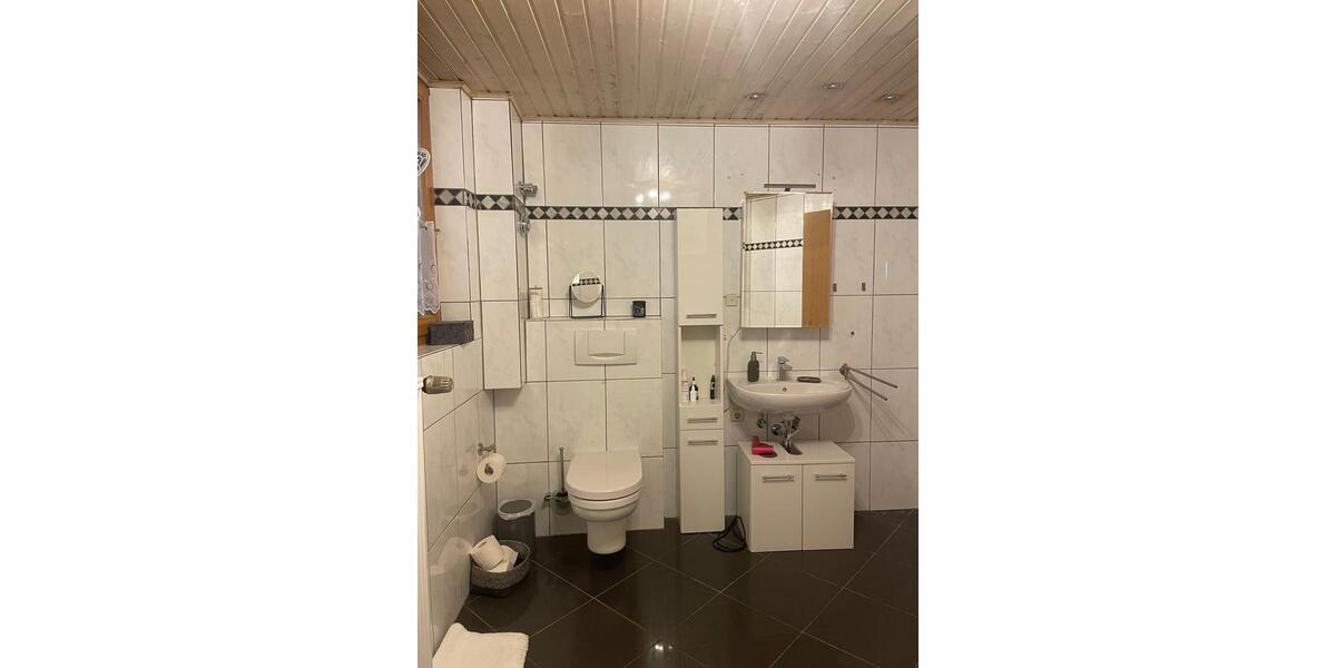 Erdgeschoßwohnung Wetter (Hessen) - 4 Zimmer, 100 m&sup2;, 760&euro; | Angebot:24464192