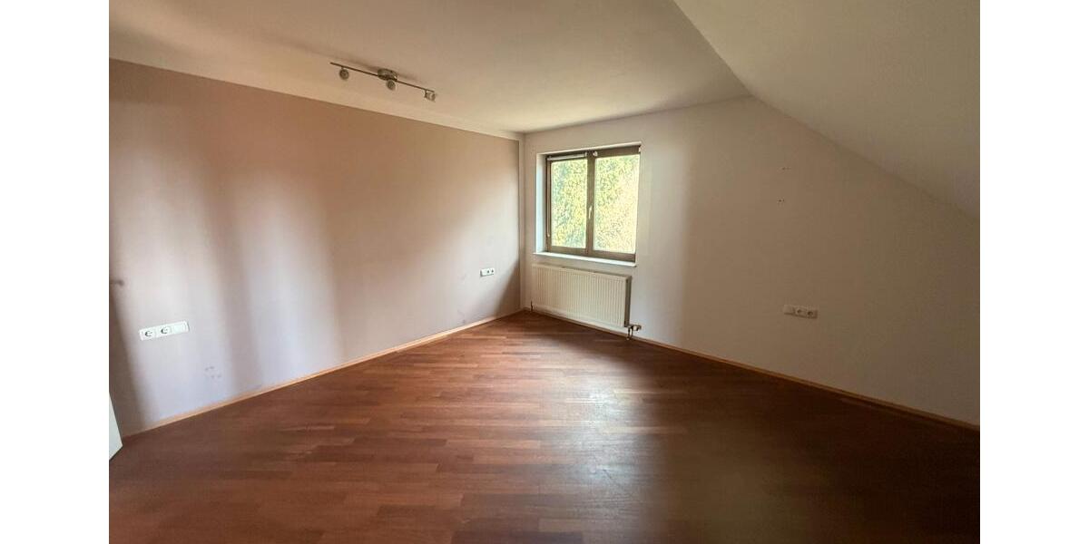 Dachgeschoßwohnung Frankenberg (Eder) - 3 Zimmer, 115 m&sup2;, 179.000&euro; | Angebot:26455293