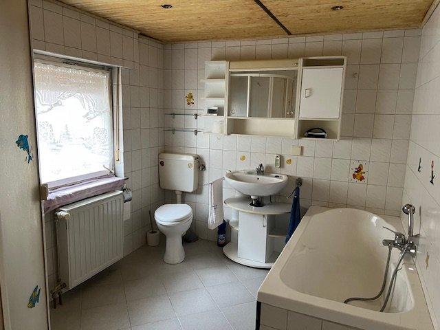 Einfamilienhaus Battenberg (Eder) - 6 Zimmer, 149 m&sup2;, 119.000&euro; | Angebot:26042292