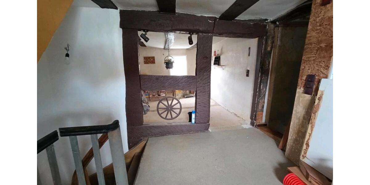 Einfamilienhaus Wetter (Hessen) - 6 Zimmer, 120 m&sup2;, 99.000&euro; | Angebot:25299986