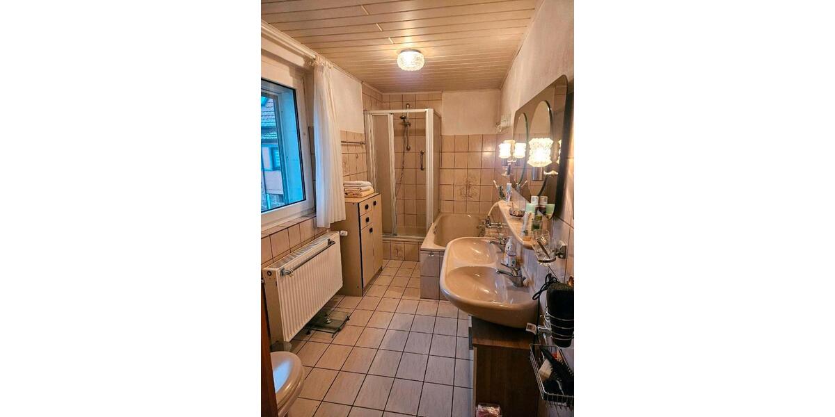 Einfamilienhaus Marburg Cappel - 8 Zimmer, 210 m&sup2;, 340.000&euro; | Angebot:24703674