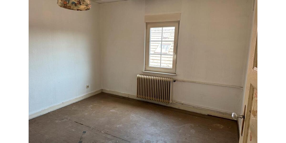 Einfamilienhaus Biedenkopf - 9 Zimmer, 151 m&sup2;, 105.000&euro; | Angebot:26891226