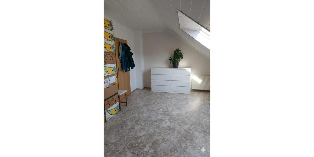 Dachgeschoßwohnung Wohratal - 4 Zimmer, 130 m&sup2;, 1.000&euro; | Angebot:25853902