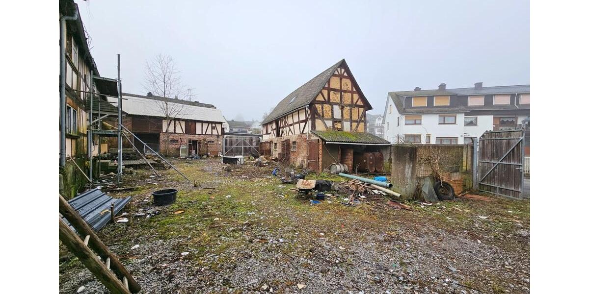 Mehrfamilienhaus, Wohnhaus Bad Endbach - 14 Zimmer, 550 m&sup2;, 99.000&euro; | Angebot:25180040