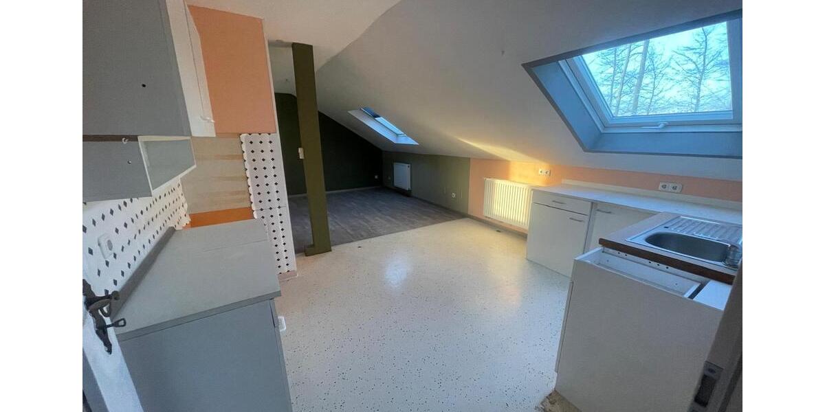 Dachgeschoßwohnung Stadtallendorf - 4 Zimmer, 120 m&sup2;, 1.250&euro; | Angebot:25868219