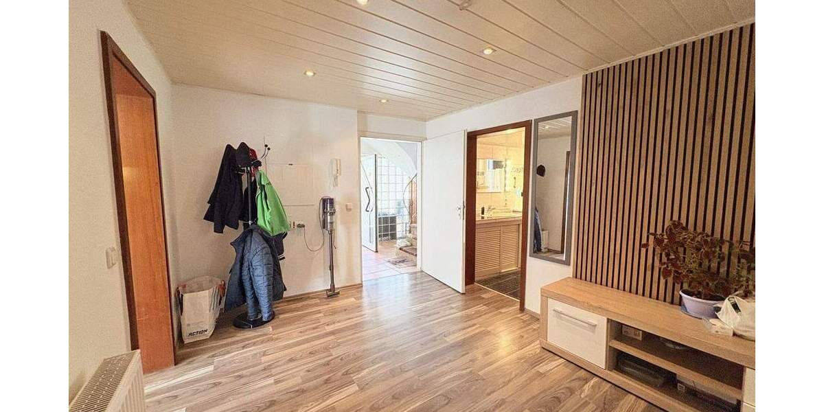 Mehrfamilienhaus, Wohnhaus Stadtallendorf-Wolferode Wolferode - 6 Zimmer, 208 m&sup2;, 299.900&euro; | Angebot:25775613