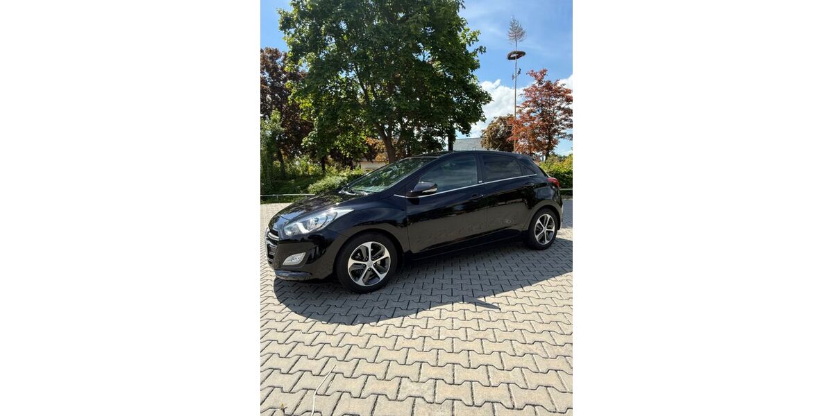 Hyundai i30 88.250 km 9.999 &euro; Stadtallendorf 35260