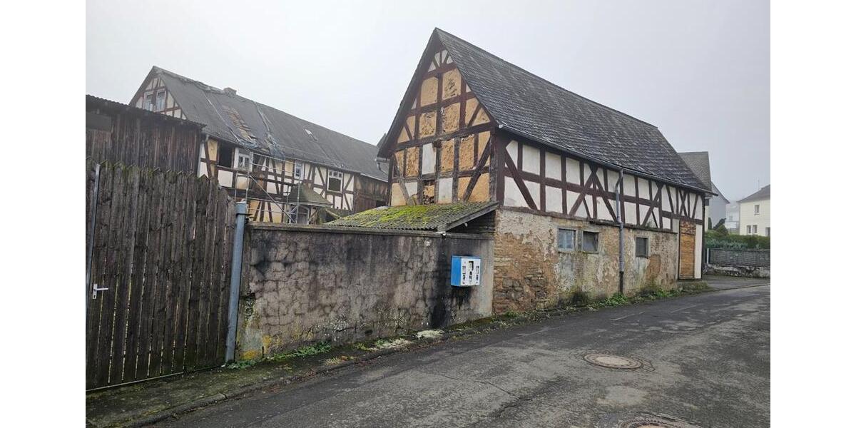 Mehrfamilienhaus, Wohnhaus Bad Endbach - 14 Zimmer, 550 m&sup2;, 99.000&euro; | Angebot:25180040