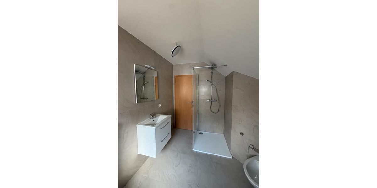 Etagenwohnung Gladenbach - 4 Zimmer, 135 m&sup2;, 1.300&euro; | Angebot:25784291