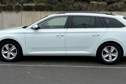 Skoda Superb 128.000 km 14.100 &euro; Gießen 35396