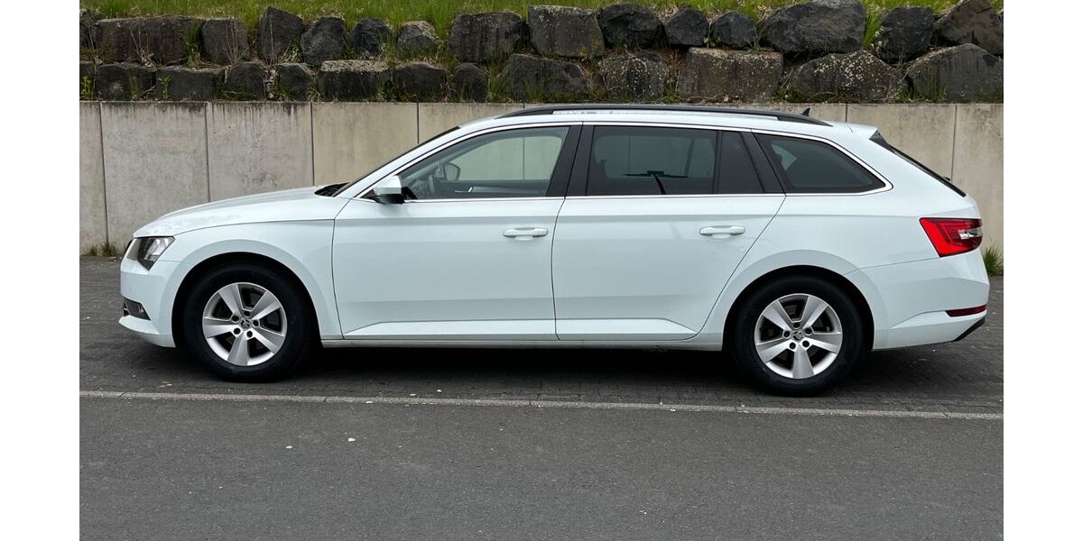 Skoda Superb 128.000 km 14.100 &euro; Gießen 35396