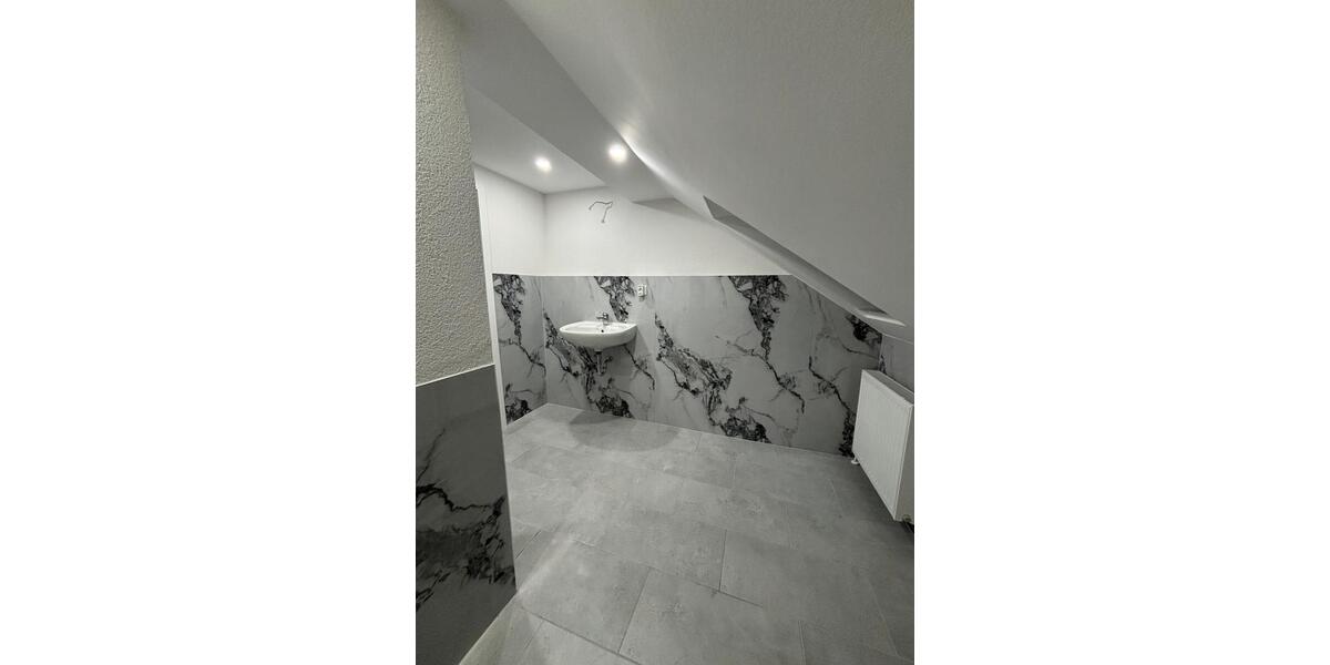 Dachgeschoßwohnung Frankenberg (Eder) - 3 Zimmer, 65 m&sup2;, 600&euro; | Angebot:25049887