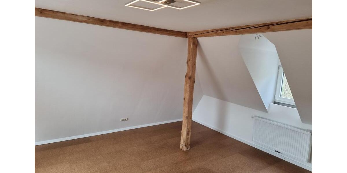 Dachgeschoßwohnung Angelburg - 3 Zimmer, 80 m&sup2;, 550&euro; | Angebot:25045898