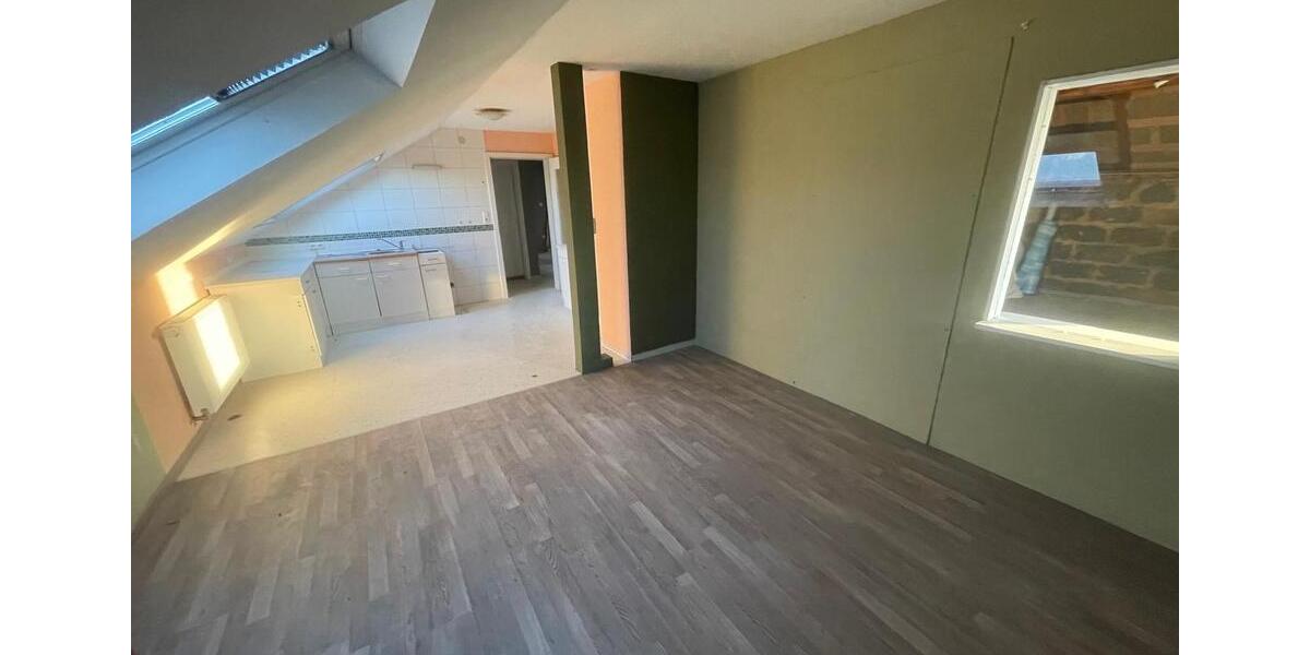 Dachgeschoßwohnung Stadtallendorf - 4 Zimmer, 120 m&sup2;, 1.250&euro; | Angebot:25868219