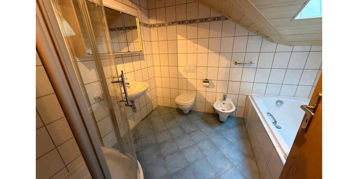 Dachgeschoßwohnung Wetter (Hessen) - 2 Zimmer, 87 m&sup2;, 715&euro; | Angebot:26112066