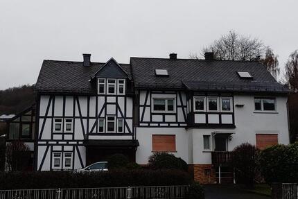 Haus Angelburg - 13 Zimmer, 327 m&sup2;, 380.000&euro; | Angebot:24284078